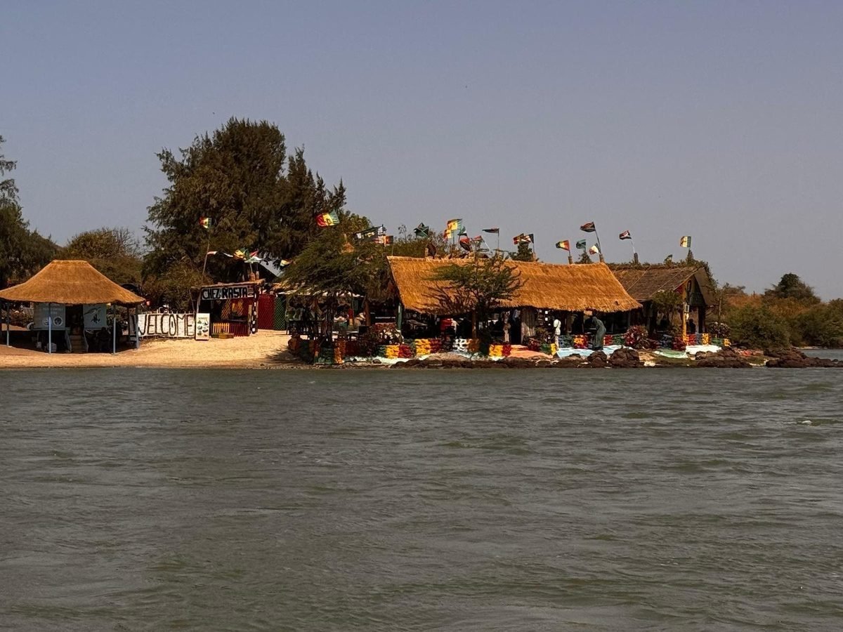 Île aux drapeaux dans le Sine Saloum